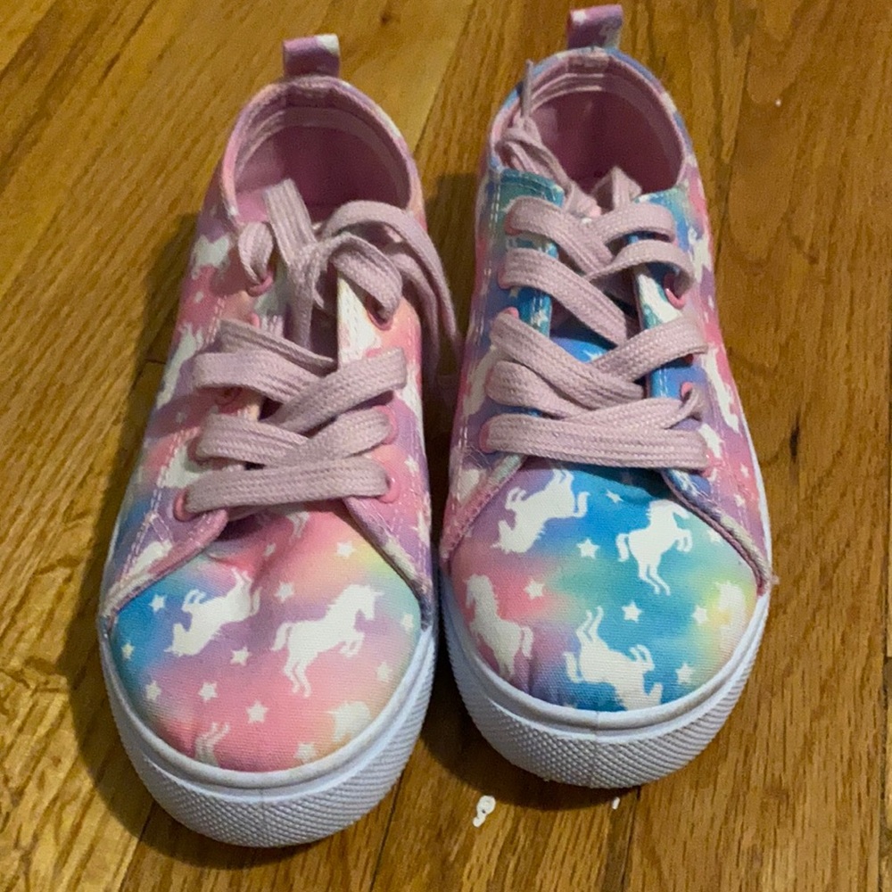 Girls shoes
